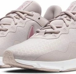 Nike Legend Essential 2 Sportschoenen - Maat 37.5 - Vrouwen - Roze - Donkerroze