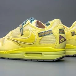 Nike Air Max 1 Travis Scott Cactus Jack Saturn Gold DO9392-700 Maat 44.5 Kleur Als Op Foto -Dames Winkel 550x366 10