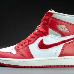 Nike Air Jordan 1 Retro High OG Varsity Red (W) DJ4891-061 Maat 38 ROOD 15 Nike Air Jordan 1 Retro High OG Varsity Red (W) DJ4891-061 Maat 38 ROOD -Dames Winkel 550x366 114