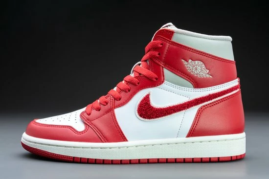 Nike Air Jordan 1 Retro High OG Varsity Red (W) DJ4891-061 Maat 38 ROOD 6 Nike Air Jordan 1 Retro High OG Varsity Red (W) DJ4891-061 Maat 38 ROOD - Afbeelding 4