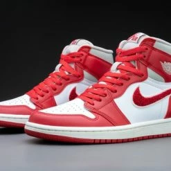 Nike Air Jordan 1 Retro High OG Varsity Red (W) DJ4891-061 Maat 38 ROOD 17 Nike Air Jordan 1 Retro High OG Varsity Red (W) DJ4891-061 Maat 38 ROOD -Dames Winkel 550x366 116
