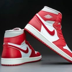 Nike Air Jordan 1 Retro High OG Varsity Red (W) DJ4891-061 Maat 38 ROOD 21 Nike Air Jordan 1 Retro High OG Varsity Red (W) DJ4891-061 Maat 38 ROOD -Dames Winkel 550x366 120