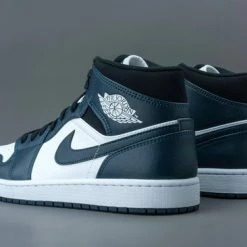Nike Air Jordan 1 Mid, Amory Navy/White/-Black, Mid Teal, 554725 411, EUR 45 33 Nike Air Jordan 1 Mid, Amory Navy/White/-Black, Mid Teal, 554725 411, EUR 45 -Dames Winkel 550x366 125