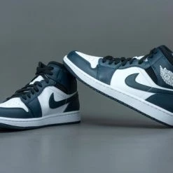 Nike Air Jordan 1 Mid, Amory Navy/White/-Black, Mid Teal, 554725 411, EUR 45 35 Nike Air Jordan 1 Mid, Amory Navy/White/-Black, Mid Teal, 554725 411, EUR 45 -Dames Winkel 550x366 127