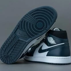 Nike Air Jordan 1 Mid, Amory Navy/White/-Black, Mid Teal, 554725 411, EUR 45 39 Nike Air Jordan 1 Mid, Amory Navy/White/-Black, Mid Teal, 554725 411, EUR 45 -Dames Winkel 550x366 128