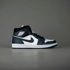 Nike Air Jordan 1 Mid, Amory Navy/White/-Black, Mid Teal, 554725 411, EUR 45 42 Nike Air Jordan 1 Mid, Amory Navy/White/-Black, Mid Teal, 554725 411, EUR 45 -Dames Winkel 550x366 131