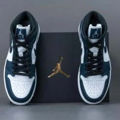 Nike Air Jordan 1 Mid, Amory Navy/White/-Black, Mid Teal, 554725 411, EUR 45 43 Nike Air Jordan 1 Mid, Amory Navy/White/-Black, Mid Teal, 554725 411, EUR 45 -Dames Winkel 550x366 132