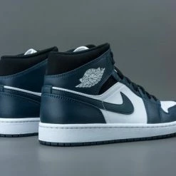 Nike Air Jordan 1 Mid, Amory Navy/White/-Black, Mid Teal, 554725 411, EUR 45 48 Nike Air Jordan 1 Mid, Amory Navy/White/-Black, Mid Teal, 554725 411, EUR 45 -Dames Winkel 550x366 135