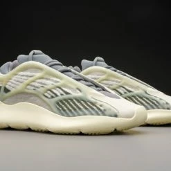 Adidas Yeezy 700 V3 Fade Salt ID1674 Maat 37 1/3 Kleur Als Op Foto -Dames Winkel 550x366 28