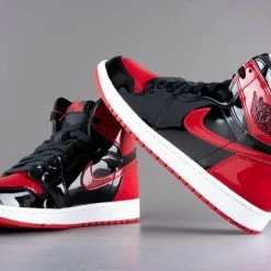 Nike Air Jordan 1 Retro High OG, Bred Patent, Black Red, 555088-063, EUR 41 20 Nike Air Jordan 1 Retro High OG, Bred Patent, Black Red, 555088-063, EUR 41 -Dames Winkel 550x366 43