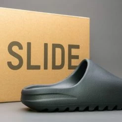 Adidas Yeezy Slide Onyx HQ6448 Maat 42 Kleur Als Op Foto 15 Adidas Yeezy Slide Onyx HQ6448 Maat 42 Kleur Als Op Foto -Dames Winkel 550x366 70