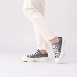 Converse Chuck Taylor All Star Lift Ox Lage Sneakers - Dames - Zwart - Maat 39 18 Converse Chuck Taylor All Star Lift Ox Lage Sneakers - Dames - Zwart - Maat 39 -Dames Winkel 550x550 204