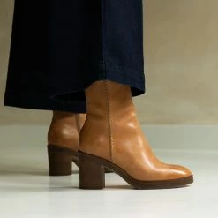 VIA VAI Taara Jade Enkellaarsjes Dames - Cognac - Maat 38 25 VIA VAI Taara Jade Enkellaarsjes Dames - Cognac - Maat 38 -Dames Winkel 550x550 214