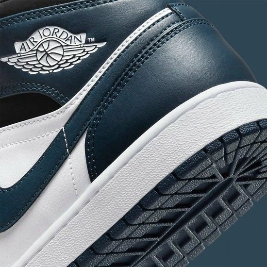 Nike Air Jordan 1 Mid, Amory Navy/White/-Black, Mid Teal, 554725 411, EUR 45 13 Nike Air Jordan 1 Mid, Amory Navy/White/-Black, Mid Teal, 554725 411, EUR 45 - Afbeelding 11