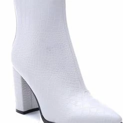 Weloveshoes SmileFavorites® Enkellaarsjes - Imitatieleer - Wit - Maat 38 9 Weloveshoes SmileFavorites® Enkellaarsjes - Imitatieleer - Wit - Maat 38 -Dames Winkel 550x686 2