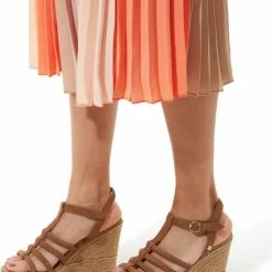 UGG Espadrilles Dames / Damesschoenen - Suède - Sleehak Hoogte 9 Cm - 1119952 - Cognac - Maat 39 14 UGG Espadrilles Dames / Damesschoenen - Suède - Sleehak Hoogte 9 Cm - 1119952 - Cognac - Maat 39 -Dames Winkel 550x693 4