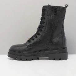 Tommy Hilfiger - Monochromatic Lace Up Boot - Black - 40 -Dames Winkel 550x707 14