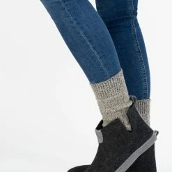 Travelin' Stay-Home Dames Hoge Sloffen - Wollen Pantoffels - Suede Zool - Grijs - Maat 40 16 Travelin' Stay-Home Dames Hoge Sloffen - Wollen Pantoffels - Suede Zool - Grijs - Maat 40 -Dames Winkel 550x715 2