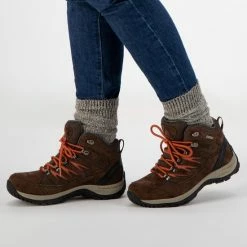 Travelin' Nyborg - Hoge Dames Wandelschoenen - Waterdicht En Ademend - Bruin Leer - Maat 42 21 Travelin' Nyborg - Hoge Dames Wandelschoenen - Waterdicht En Ademend - Bruin Leer - Maat 42 -Dames Winkel 550x793 1