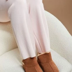 Warmbat Vrouwen Suède Harde Zool Pantoffels / Dichte Sloffen - Willow - Cognac - Maat 41 -Dames Winkel 550x809